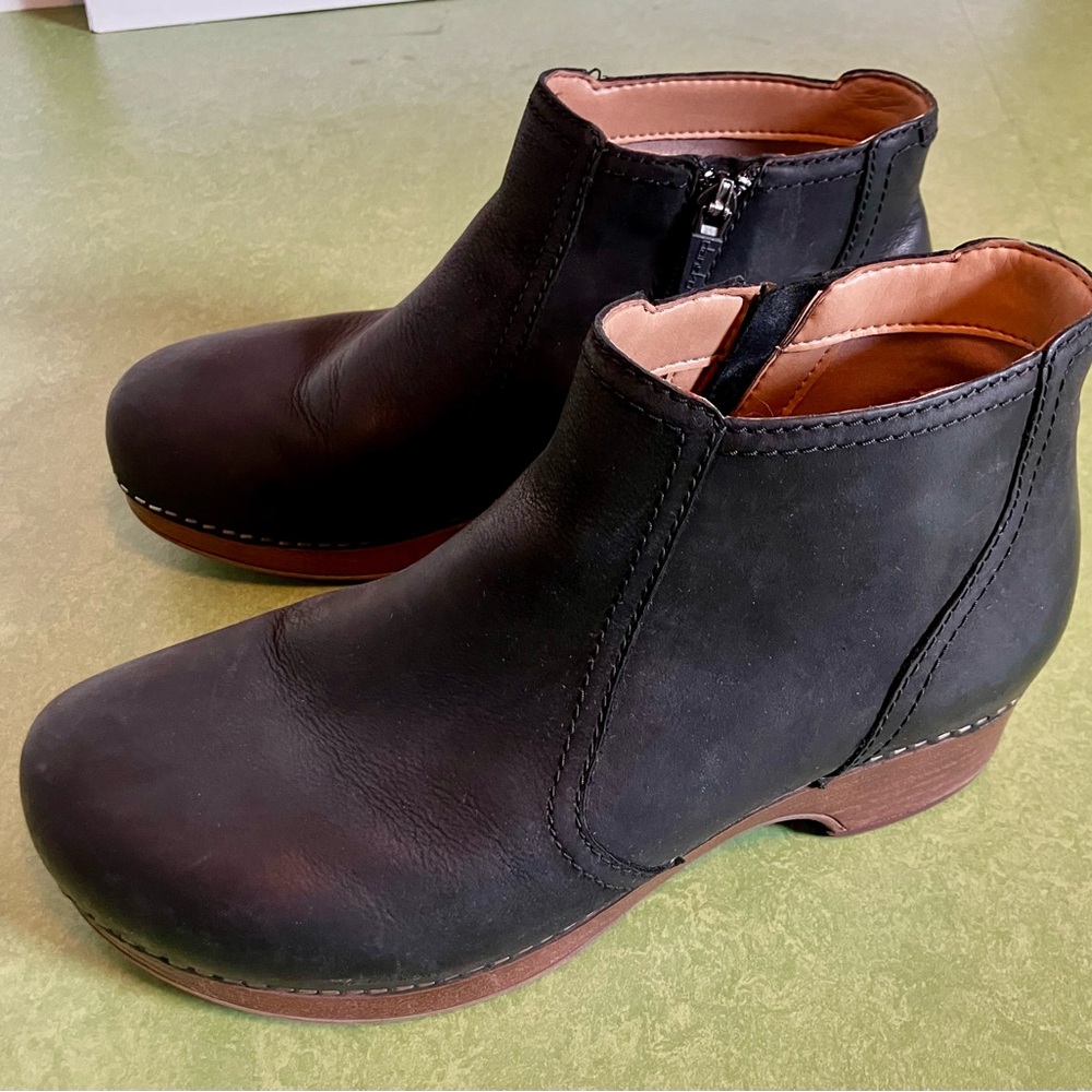 Dansko Barbara Black Leather Ankle Booties 37 EU/6